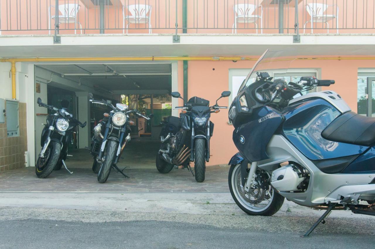 Hotel Greta B&B リミニ エクステリア 写真