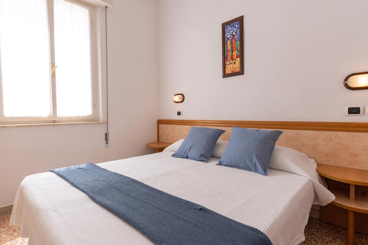 Hotel Greta B&B リミニ エクステリア 写真