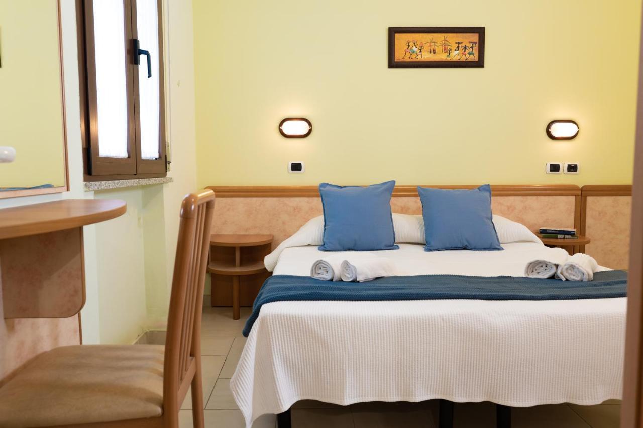 Hotel Greta B&B リミニ エクステリア 写真