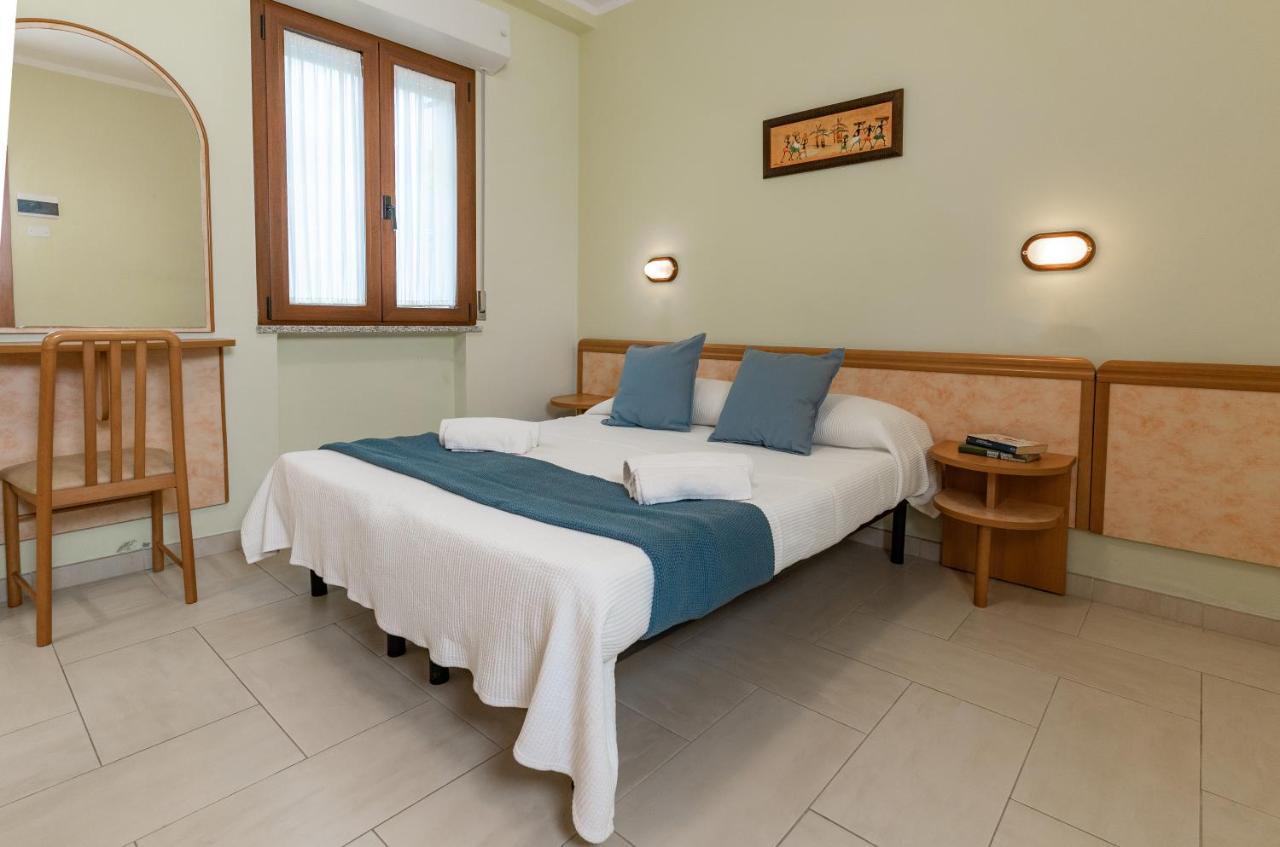 Hotel Greta B&B リミニ エクステリア 写真