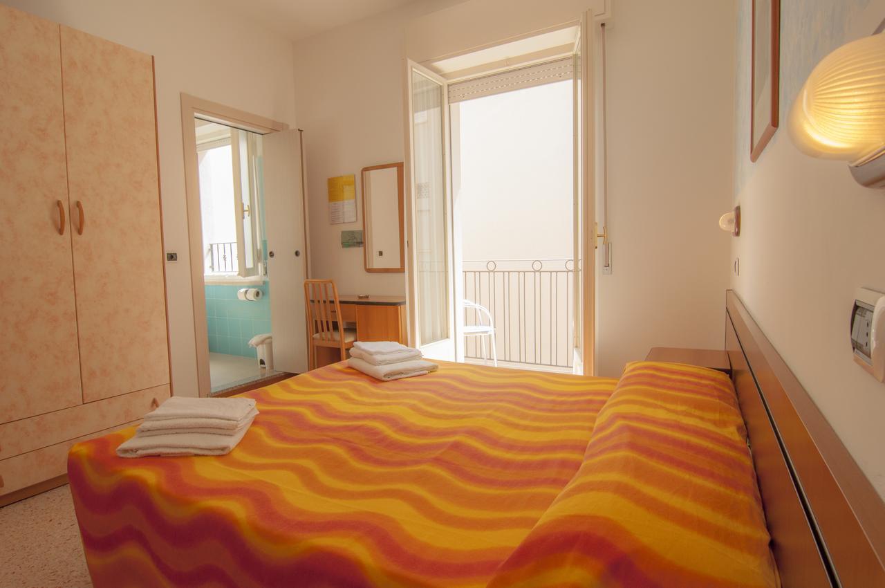 Hotel Greta B&B リミニ エクステリア 写真
