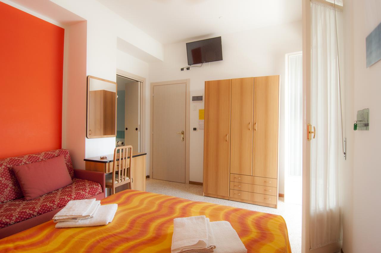 Hotel Greta B&B リミニ エクステリア 写真